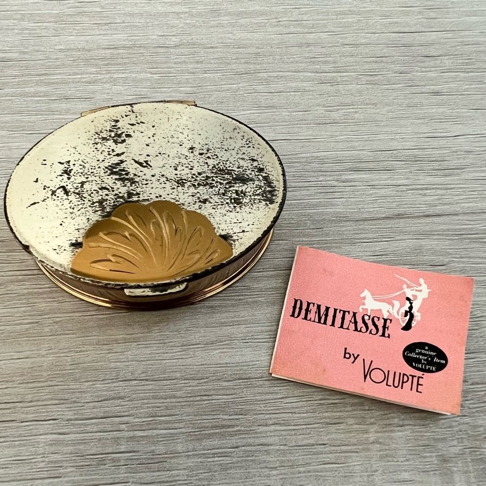 Volupte Demitasse Powder Compact 1940s